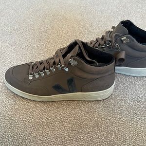 Veja Men’s sneaker. Like new and only worn a few times. Runs big. Size 9 = 10